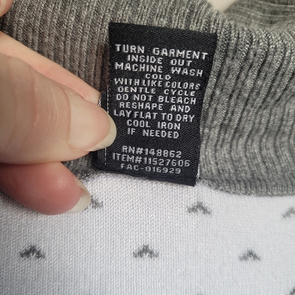 BEAUTY & THE BEAST Off Shoulder Sweater Women's 3X (22/24) TORRID x DISNEY - Picture 8 of 12